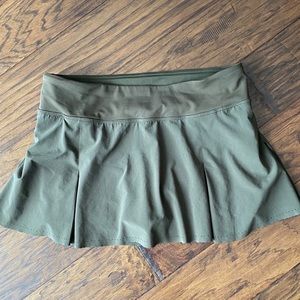 Lululemon Run By Breeze Army Green Skirt Size 8!